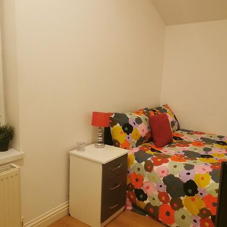Lovely Spacious Room Near Train Station And University Dallington  Eksteriør bilde